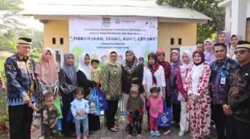 Wakil bupati Tangerang Intan Serahkan Bantuan Makanan Tambahan untuk Cegah Stunting