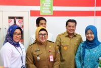 Bupati Tangerang, Moch. Maesyal Rasyid, meresmikan Koperasi Desa Merah Putih Sarakan bersama Wakil Bupati Intan Nurul Hikmah.(Foto: Diskominfo Kab. Tangerang)