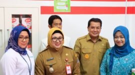 Bupati Tangerang, Moch. Maesyal Rasyid, meresmikan Koperasi Desa Merah Putih Sarakan bersama Wakil Bupati Intan Nurul Hikmah.(Foto: Diskominfo Kab. Tangerang)