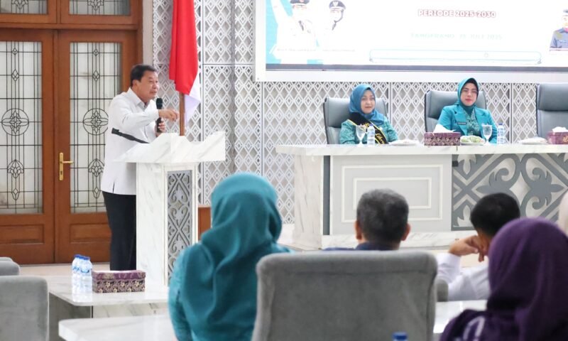 Bupati Tangerang Moch Maesyal Rasyid saat memberikan sambutan pada acara pengukuhan Bunda Literasi Kabupaten dan Kecamatan di Pendopo Bupati Tangerang. (Foto: Dok.  Pemkab Tangerang)