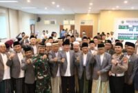 Bupati bersama para kiai dan tokoh agama pada peringatan 50 tahun MUI. (Foto: Dok. Pekab. Tangerang)