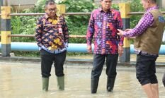 Bupati Tangerang Tinjau Lokasi Banjir di Cisereh, Dorong Normalisasi Saluran Air ke Sungai Cimanceri