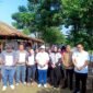 Foto: Sejumlah warga Desa Sodong memperlihatkan sertifikat tanah yang baru saja diserahkan oleh Badan Pertanahan Nasional (BPN) Kabupaten Tangerang melalui Program Pendaftaran Tanah Sistematis Lengkap (PTSL)