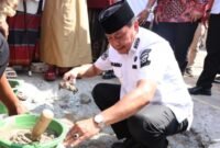 Peletakan Batu Pertama Masjid Agung At-Taubah di Desa Taubat Kecamatan Balaraja oleh Bupati Tangerang. (Dok. Pemkab Tangerang)