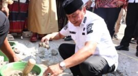 Peletakan Batu Pertama Masjid Agung At-Taubah di Desa Taubat Kecamatan Balaraja oleh Bupati Tangerang. (Dok. Pemkab Tangerang)
