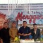 Ketua Umum Alamsyah memimpin pemotongan tumpeng pada HUT LSM Geram Banten Indonesia yang ke-15. (Foto: Istimewa)