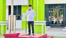 Kepala Kantor Kemenag Kabupaten Tangerang, H. A. Baijuri, saat memberikan amanat sebagai pembina apel usai musim haji 2025.(Foto: Humas Kemenag Tangerang)