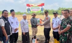 Polsek Tigaraksa Tanam Jagung di Desa Pematang, Dukung Ketahanan Pangan Nasional