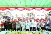 Wabup Intan bersama anggota DPRD dan warga. (Foto: Dok. Pemkab Tangerang)