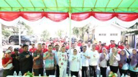 Wabup Intan bersama anggota DPRD dan warga. (Foto: Dok. Pemkab Tangerang)