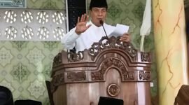 Maesyal Rasyid Bupati Tangerang Jum'at keliling di Masjid Jami Hidayatul Mubtadiin. (Foto: Dok. Pemkab Tangerang)
