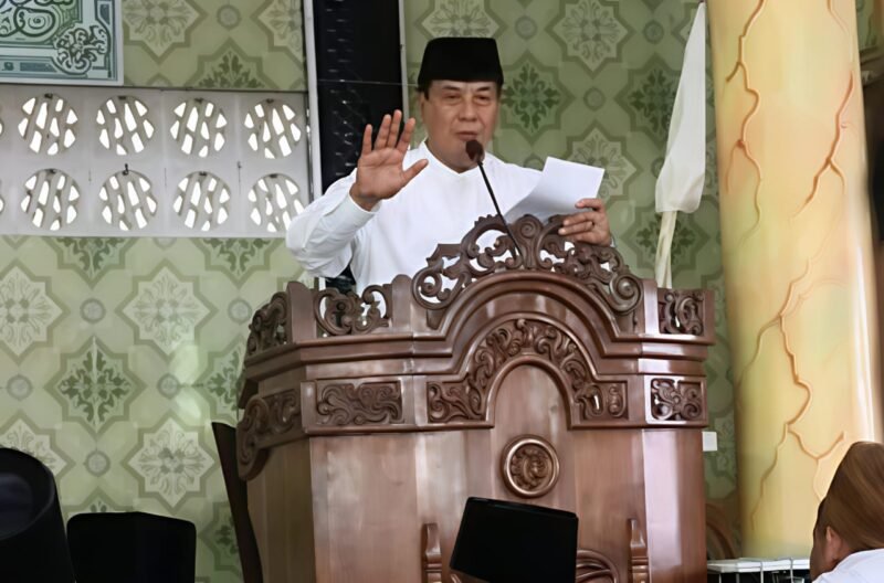 Maesyal Rasyid Bupati Tangerang Jum'at keliling di Masjid Jami Hidayatul Mubtadiin. (Foto: Dok. Pemkab Tangerang)