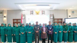 Bupati Tangerang Moch. Maesyal Rasyid dan Ketua TP PKK Kabupaten Tangerang Risma Maesyal Rasyid Bersama Ketua TPKK Kecamatan se-Kabupaten Tangerang. (Foto: Dok. Pemkab Tangerang)